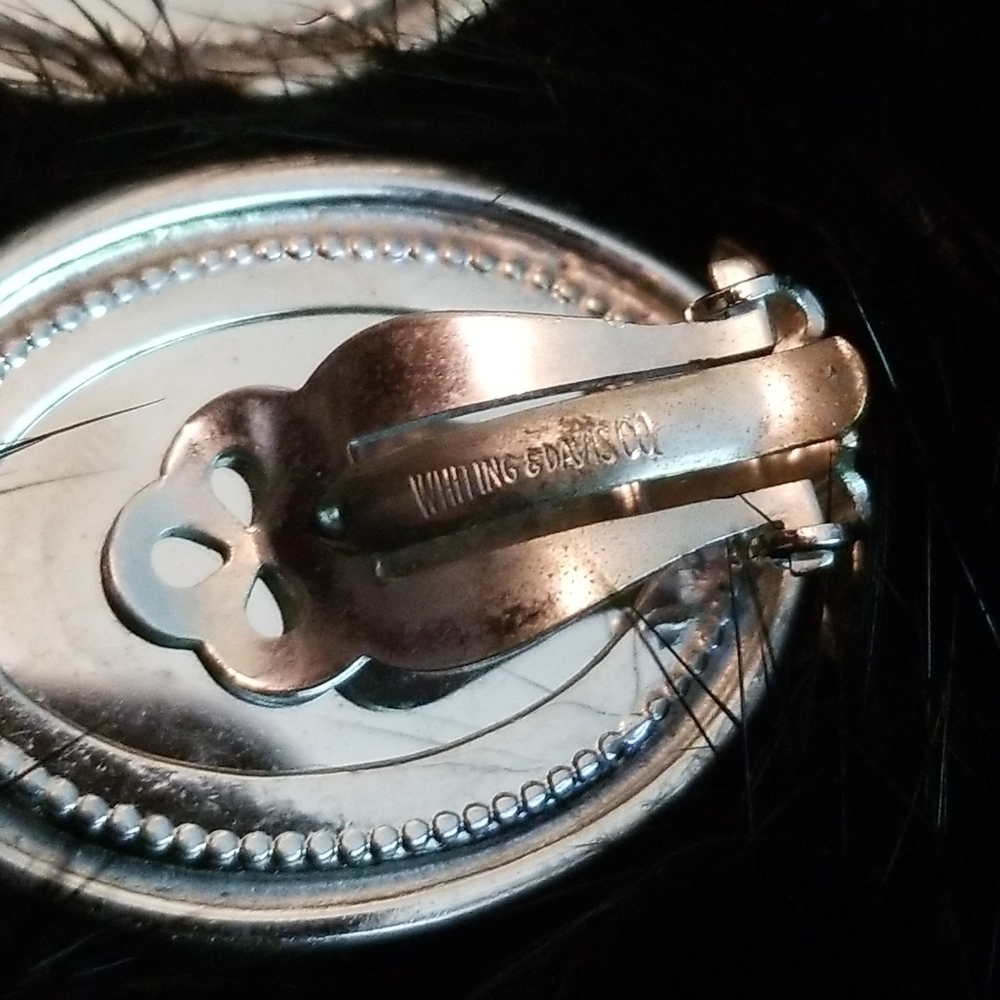 Rare Vintage Signed Whiting & Davis Mother of Pearl Oval Ornate Silver Earrin… - Picture 8 of 15